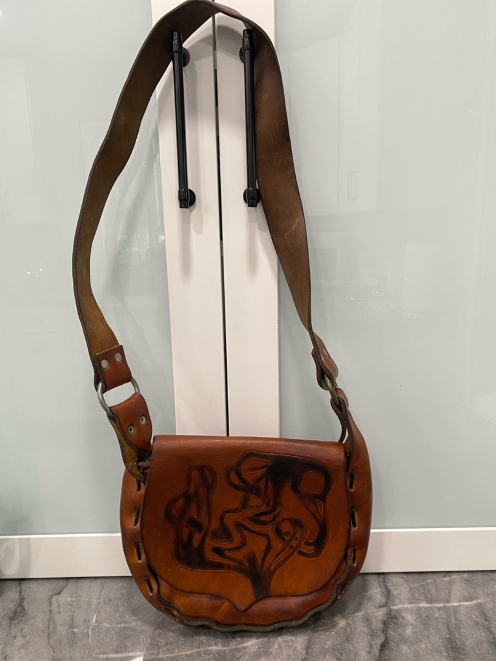 Handcrafted Brown Leather Crossbody Bag - Vintage - Picture 2 of 16